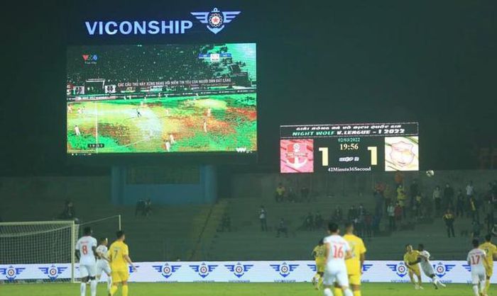 Sân Lạch Tray lại thành tâm điểm V-League sau vụ 'VAR tự chế'