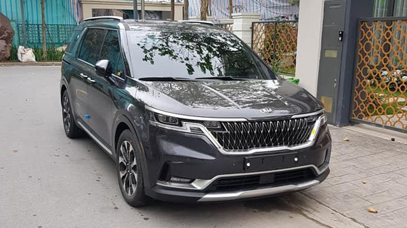 Kia Sedona 2021 lộ diện trên đường phố Hà Nội, có thể sắp ra mắt