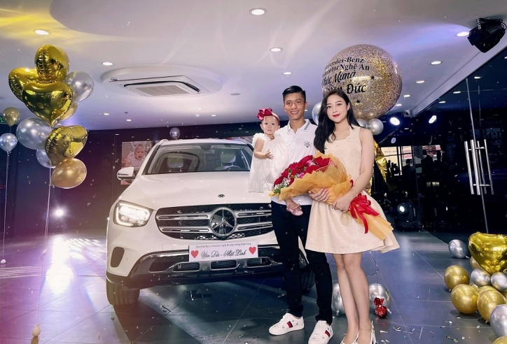 Phan Văn Đức tậu Mercedes-Benz GLC hơn 2 tỷ đồng tặng vợ