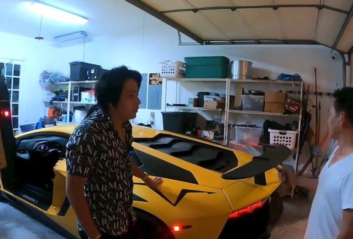 Khoa Pug tập lái siêu xe Lamborghini Aventador SV