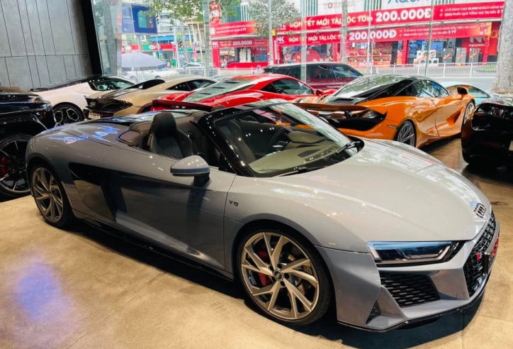 Ngắm siêu xe Audi R8 V10 Spyder RWD đầu tiên cập bến Việt Nam