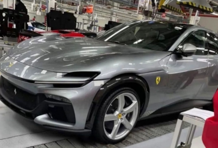 Chiếc SUV đầu tiên của Ferrari trông như thế nào?