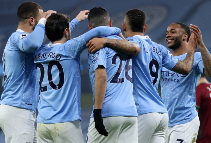 'Sterling thiếu tử tế khi rời Man City sang Chelsea'