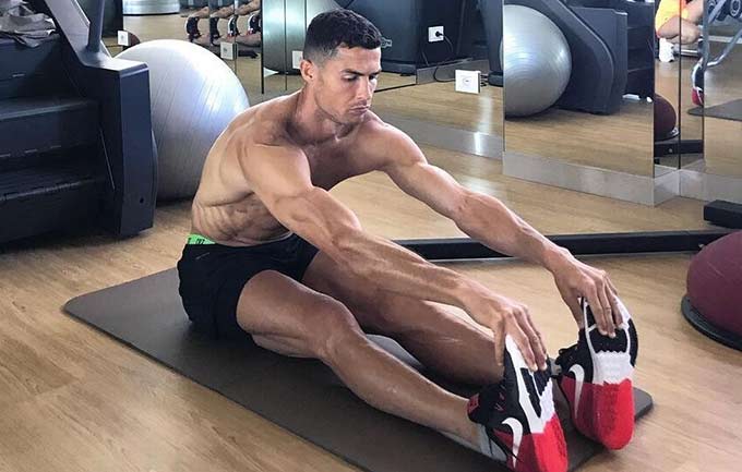 Ronaldo làm điều 'bình thường' như bao ngày, fan MU nhìn mà chỉ biết ước