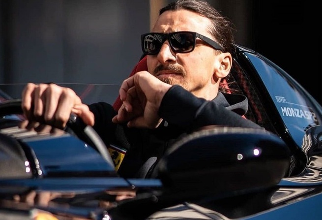 Ibrahimovic tậu một cặp siêu xe Ferrari mừng sinh nhật tuổi 41