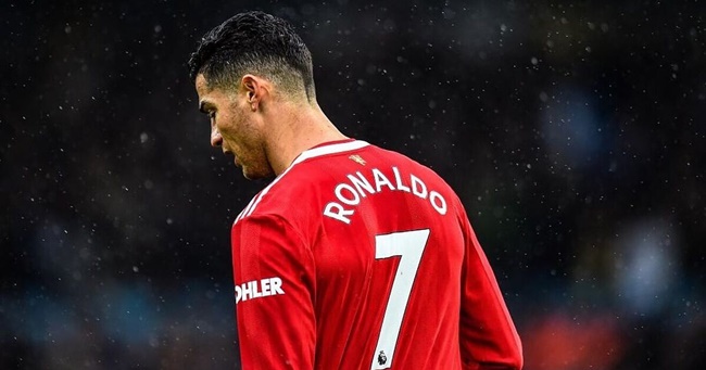 Phía Ronaldo khiến Man Utd nổi đóa