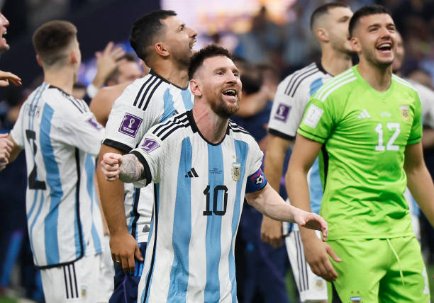 VIDEO: Messi tạo sức hút cực lớn, nhà hàng ở Argentina ‘vỡ trận’