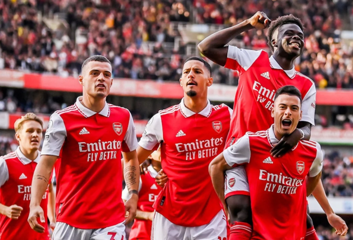 Arsenal nhận tin sốc từ trụ cột, âu lo đối đầu Man City và Chelsea