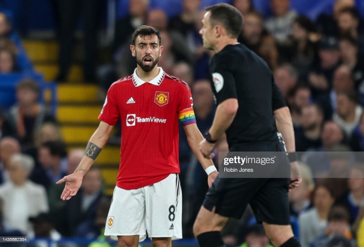 Bruno Fernandes đã 'pressing' trọng tài như thế nào khi Man Utd bị thổi penalty?