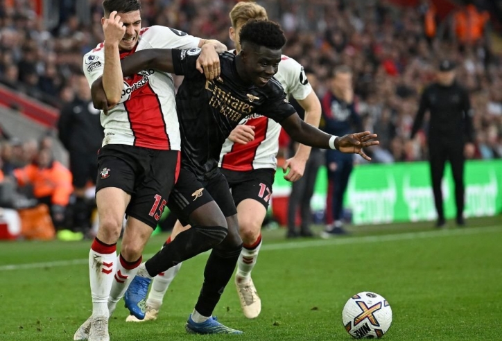 Arsenal hụt hơi trước Southampton, cuộc đua vô địch ngày một căng thẳng