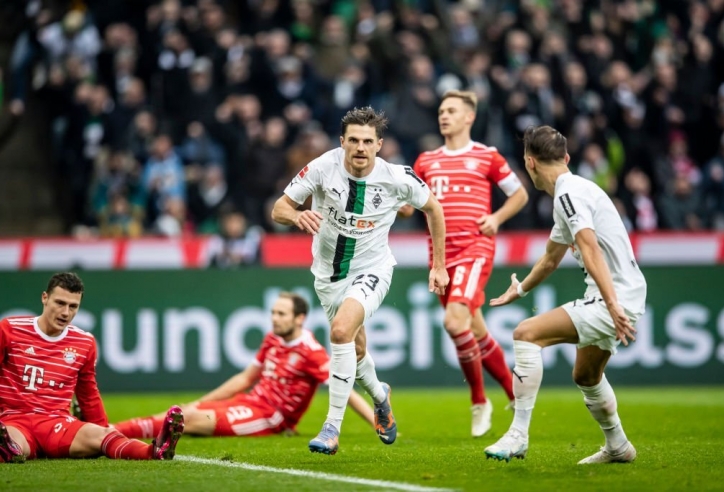 Chơi với 10 người, Bayern lại gục ngã trước đối thủ kỵ dơ Gladbach