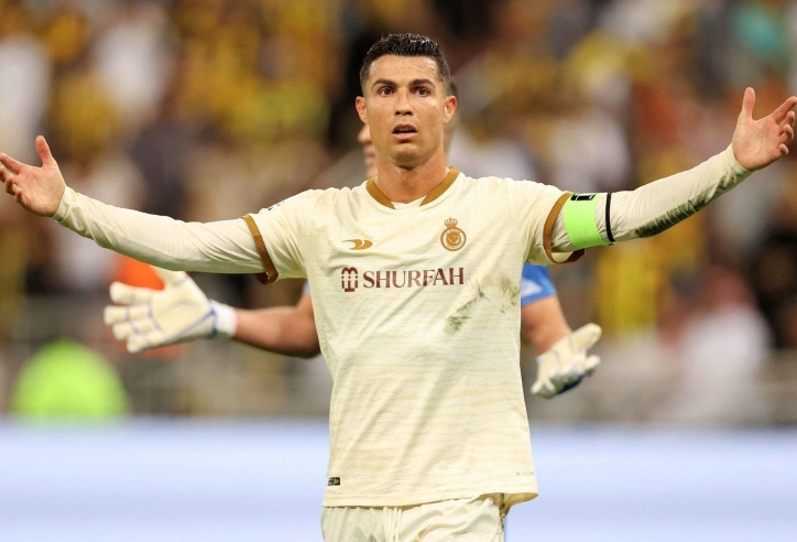 Ronaldo ném băng đội trưởng, Al Nassr mất ngôi đầu vào tay kình địch