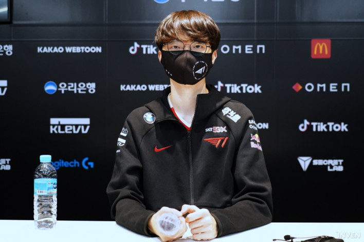 Faker: 'Cả team đang rất buồn và hoang mang trước sự ra đi của 2 HLV Daeny và Zefa'