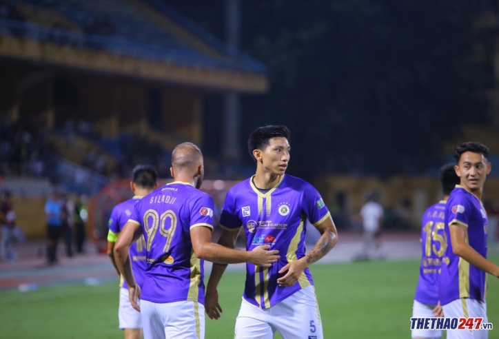 Hà Nội FC áp sát ngôi đầu V-League ngày Văn Hậu lần đầu đá chính