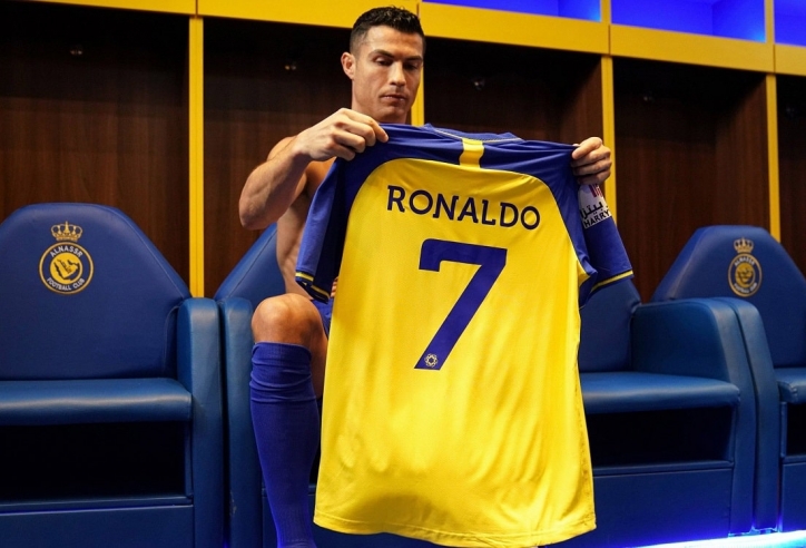 Ronaldo bị chê hết thời, 'người bạn thân' lập tức đáp trả đanh thép