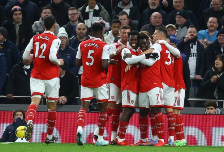 Hạ đẹp Tottenham, Arsenal tạo nên điều chưa từng có trong lịch sử