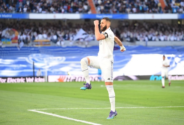 Benzema lập hat-trick, Real 'đánh tennis' giữa lòng Bernabeu