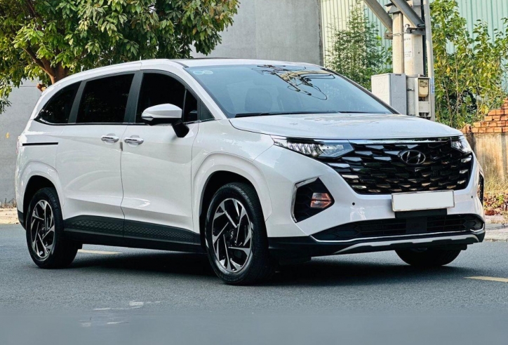 Mới lăn bánh chưa đầy 1 năm, Hyundai Custin 2024 lên sàn xe cũ với giá sốc