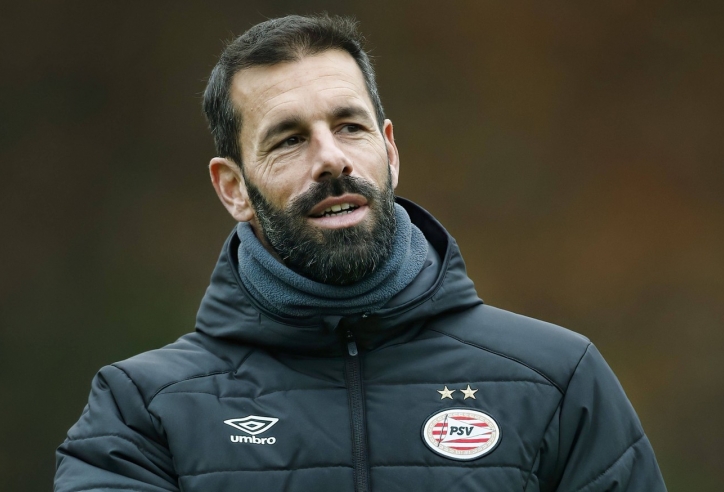 Ruud van Nistelrooy trở thành tân HLV của PSV, cạnh tranh vô địch với Ajax