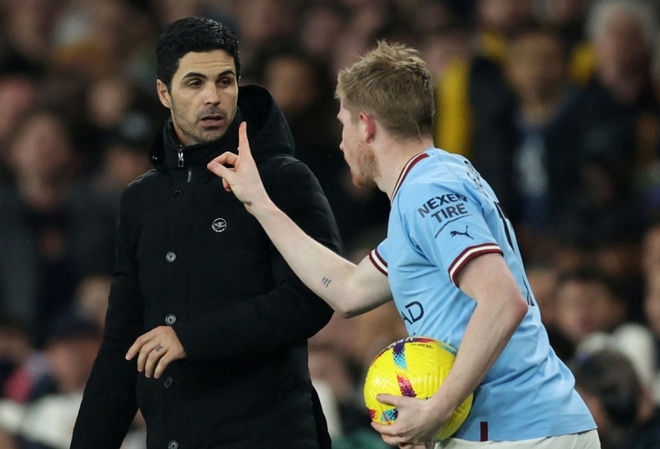 Thua đau Man City, CĐV Arsenal có hành động xấu xí với De Bruyne