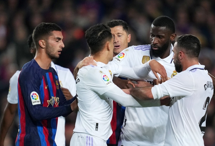 Dư âm El Clasico, dàn sao Real Madrid và Barcelona gây chia rẽ khi tập trung cùng Tây Ban Nha