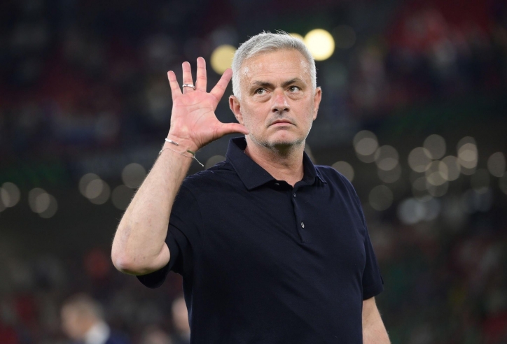 Chưa qua bán kết, Mourinho đã tuyên bố Roma vô địch Europa League