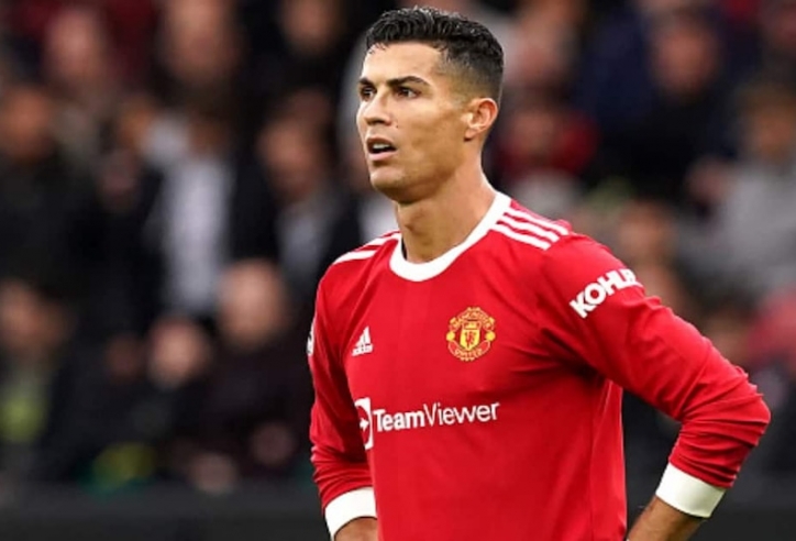 Jamie Carragher: “MU giống một CLB nhỏ khi ký hợp đồng với Ronaldo”