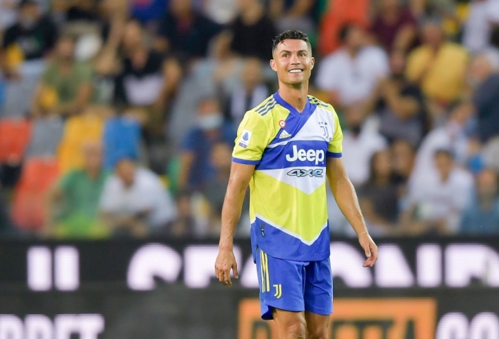 Ronaldo hóa ‘chúa hề’ trong trận ra quân Serie A của Juventus