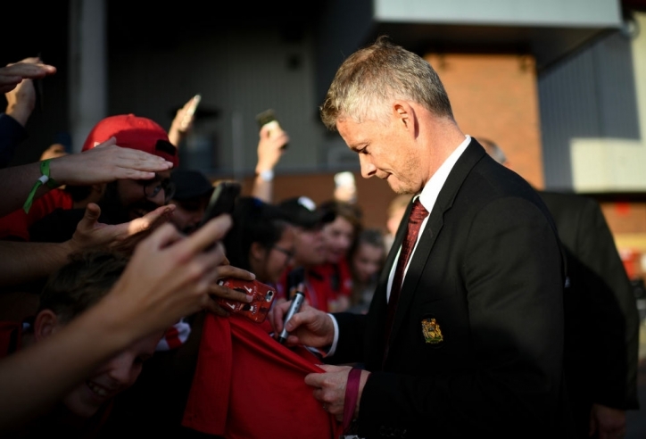 Ole Solskjaer đứng trước cơ hội trở lại Ngoại hạng Anh đấu Ralf Rangnick