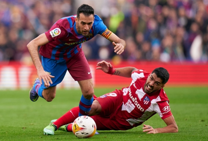 Suarez và Alves ghi bàn, Barca có chiến thắng 'điên rồ' trước nhà ĐKVĐ La Liga