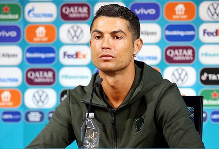 Ronaldo khiến tất cả bất ngờ với thời điểm chia tay sân cỏ