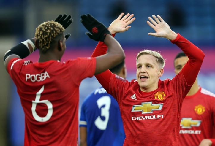 MU chọn một cái tên để thay cùng lúc Pogba và Van de Beek