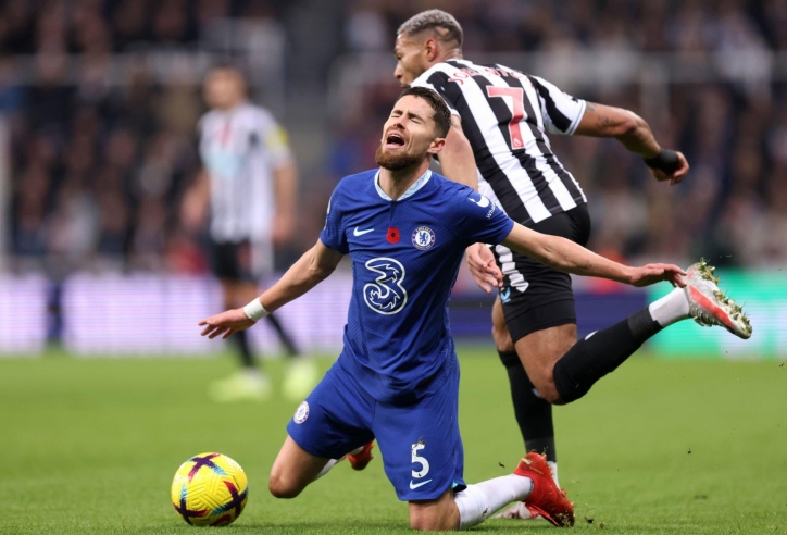 Vụn vỡ hoàn toàn trước Newcastle, Chelsea ngày một xa rời cuộc đua Top 4