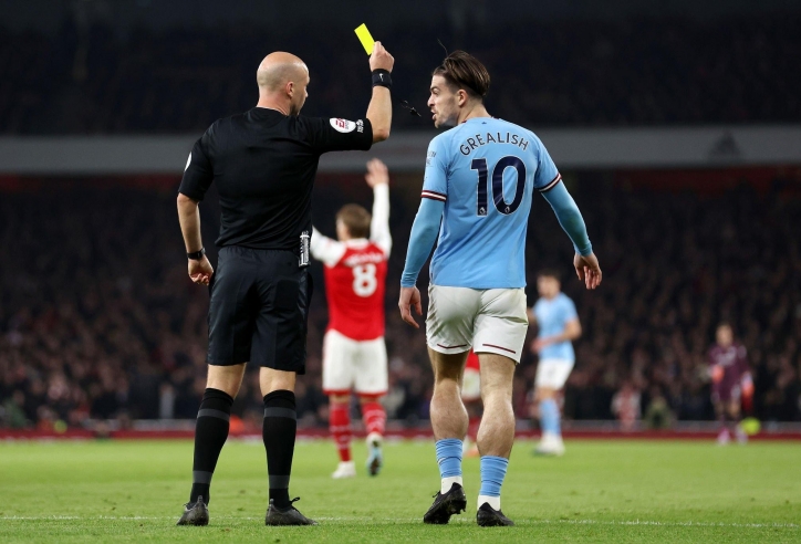 Tình huống Jack Grealish thoát thẻ đỏ khó tin trong trận Arsenal vs Man City