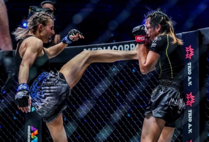 Tung mưa đòn áp đảo đối thủ, nữ võ sĩ Belarus vẫn bị xử thua tại ONE Championship