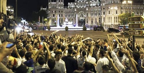 Fan Real Madrid ăn mừng như thể đã vô địch