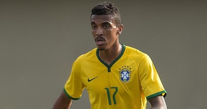 Arsenal nhận được câu trả lời của Luiz Gustavo