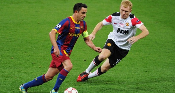 Pique nhận xét thế nào về Xavi và Paul Scholes?