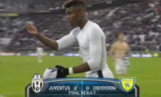 VIDEO: Phong cách tặng áo đấu của riêng Paul Pogba