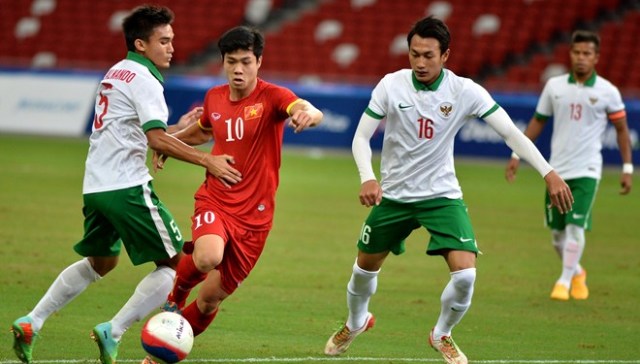 Video SEA Games 28: Công Phượng solo đẹp mắt loại bỏ 3 cầu thủ U23 Indonesia