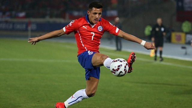 VIDEO: Pha bỏ lỡ đáng tiếc của Sanchez (BK Copa America 2015)