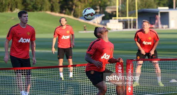 VIDEO: Buổi tập đầu tiên của Memphis Depay trong màu áo Man Utd