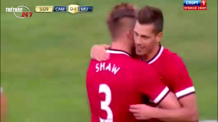 VIDEO: Pha đánh đầu ghi bàn kỹ thuật của tân binh Schneiderlin