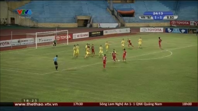 VIDEO: Anh Đức sút phạt hàng rào tinh tế nâng tỷ số lên 2-1 cho Bình Dương