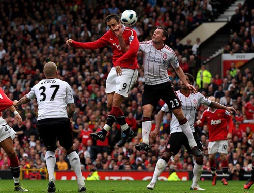 VIDEO: Cú hattrick thần sầu của Berbatov vào lưới Liverpool năm 2010