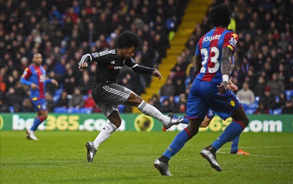 VIDEO: Cú nã rocket của Willian vào lưới Crystal Palace