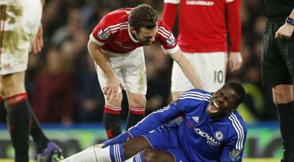 Chelsea nhận tin dữ về Zouma