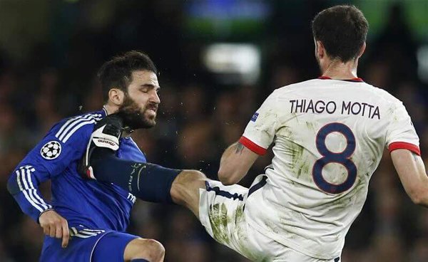 VIDEO: Thẻ vàng vô lý nhất trong sự nghiệp của Fabregas