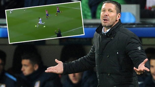 VIDEO: 'Tai nạn' khiến HLV Simeone đứng trước án phạt nặng ở La Liga