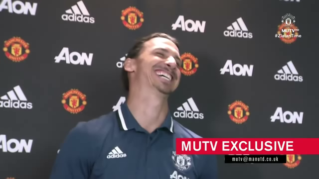 Ibrahimovic cực ngầu trong ngày ra mắt hợp đồng với Man Utd